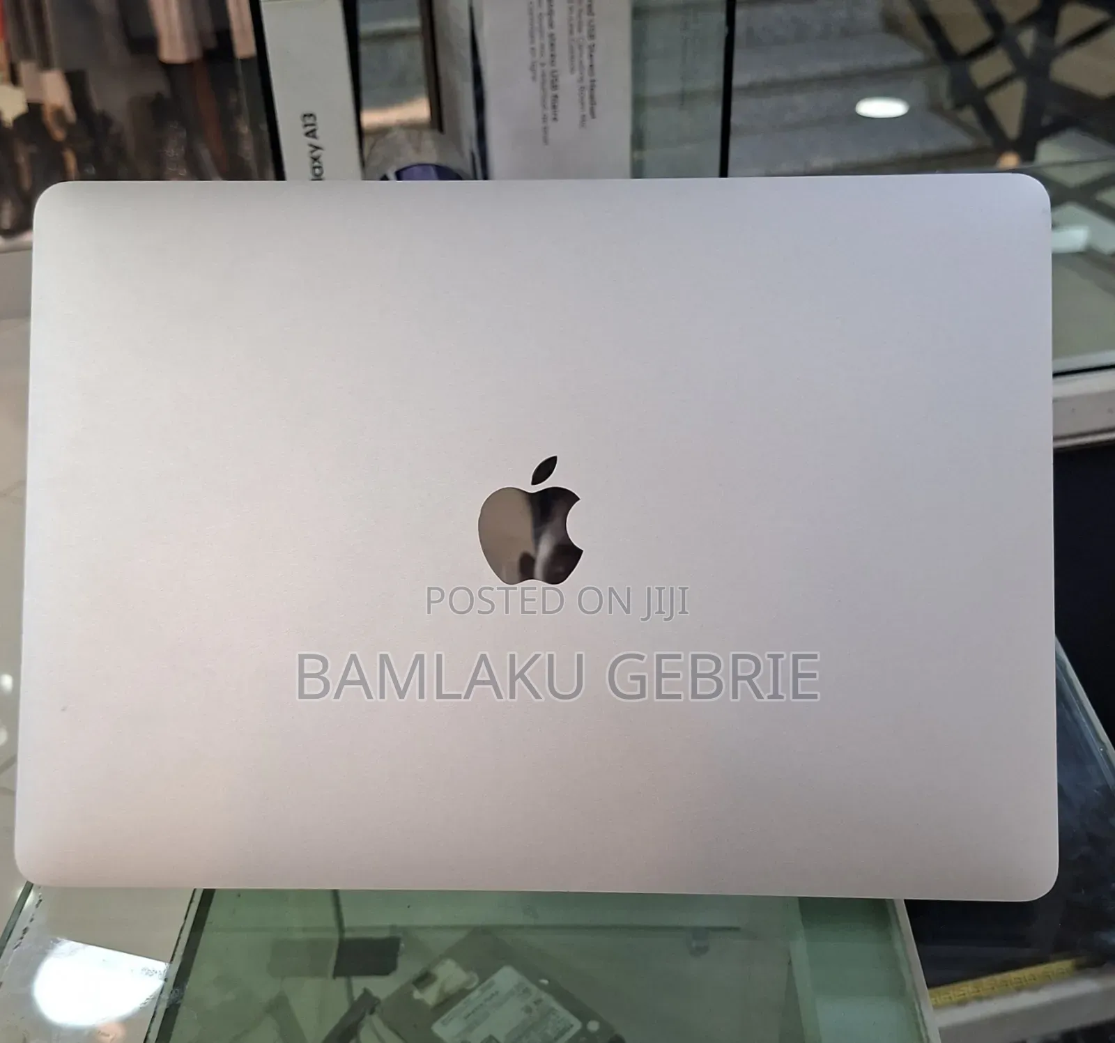 New Laptop Apple MacBook Pro 2022 M2 8GB Apple M2 SSD 512GB