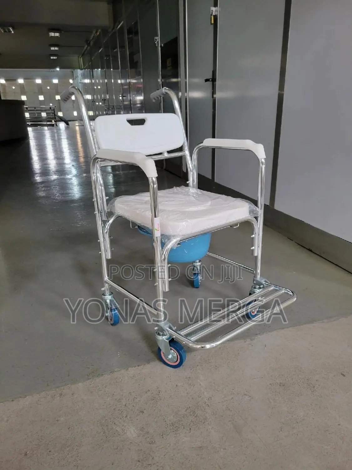 Toilet Chair官፸removable Pot∞督 Weight Capacity With Padded Seat, White