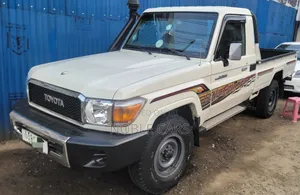 Toyota Land Cruiser 2015 White
