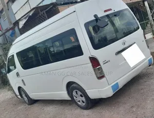 Toyota HiAce 2016 White
