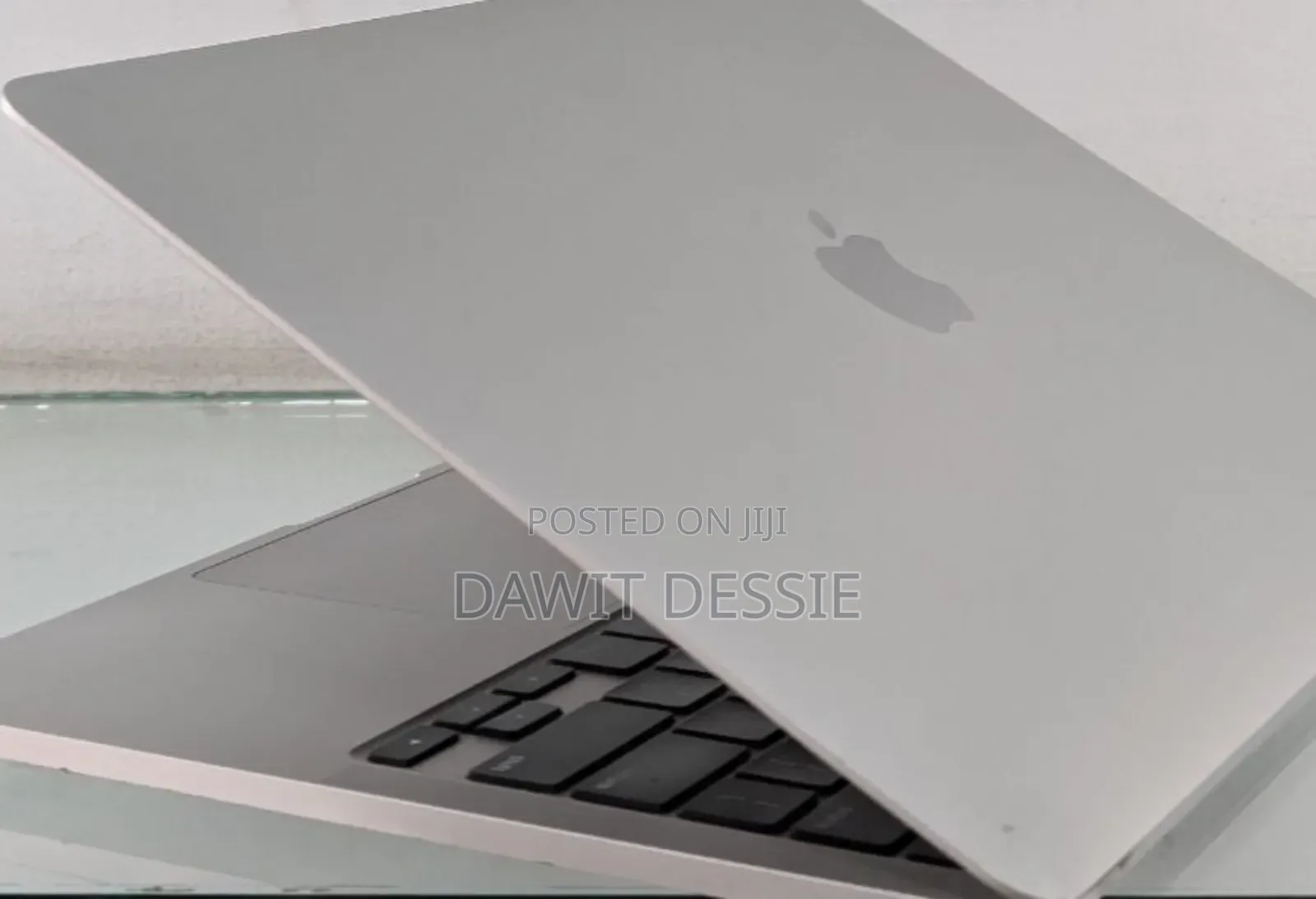 New Laptop Apple MacBook Air 2022 M2 8GB Apple M2 SSD 256GB