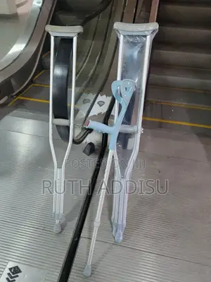 Axillary and Elbow Bilateral Crutches朱紅crutches Axillary轟出crutches