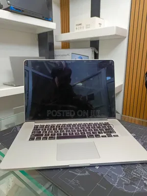 New Laptop Apple MacBook Pro 2015 16GB Intel Core I7 SSD 256GB