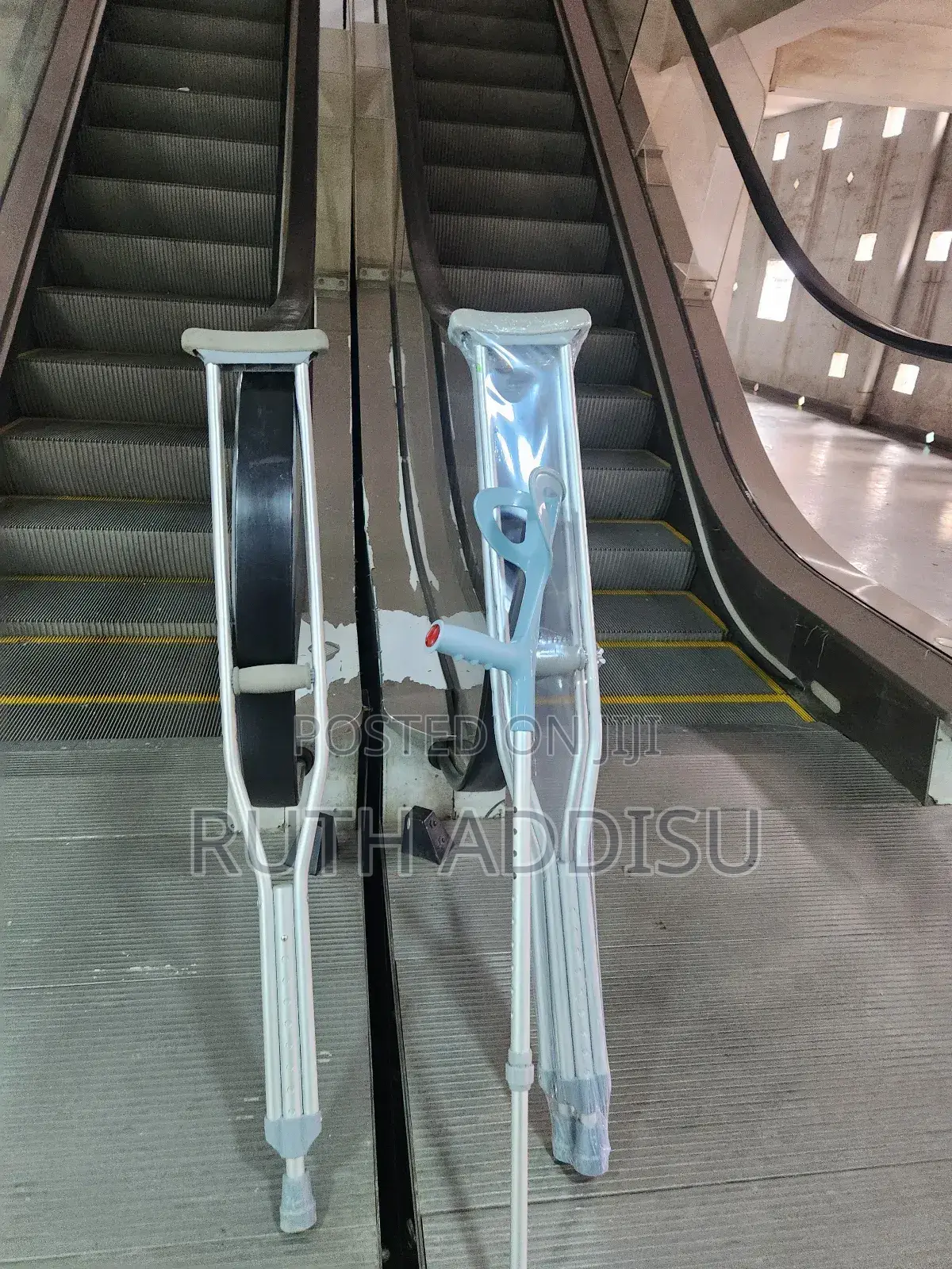 Axillary Bilateral Crutches庫房crutches映像crutches寄來crutches永久crutches