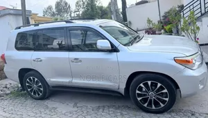 Toyota Land Cruiser 2016 Silver