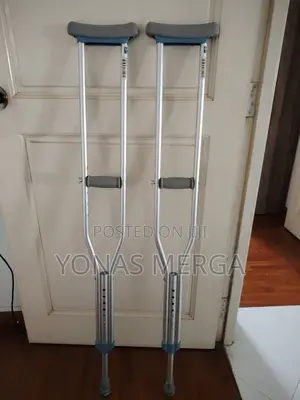 Crutches馭鶡underarm Crutches
Made of High-End Aluminum