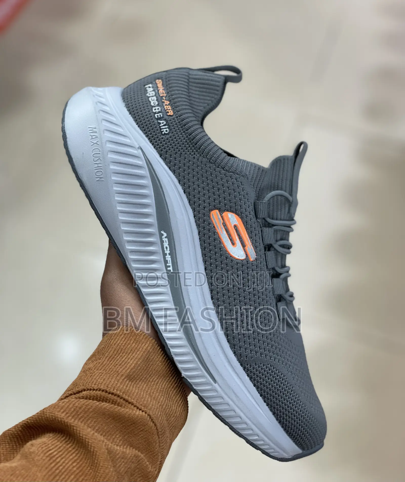 Skechers Quality Comfortable Gray Sneakers for Sports and Any Occasion