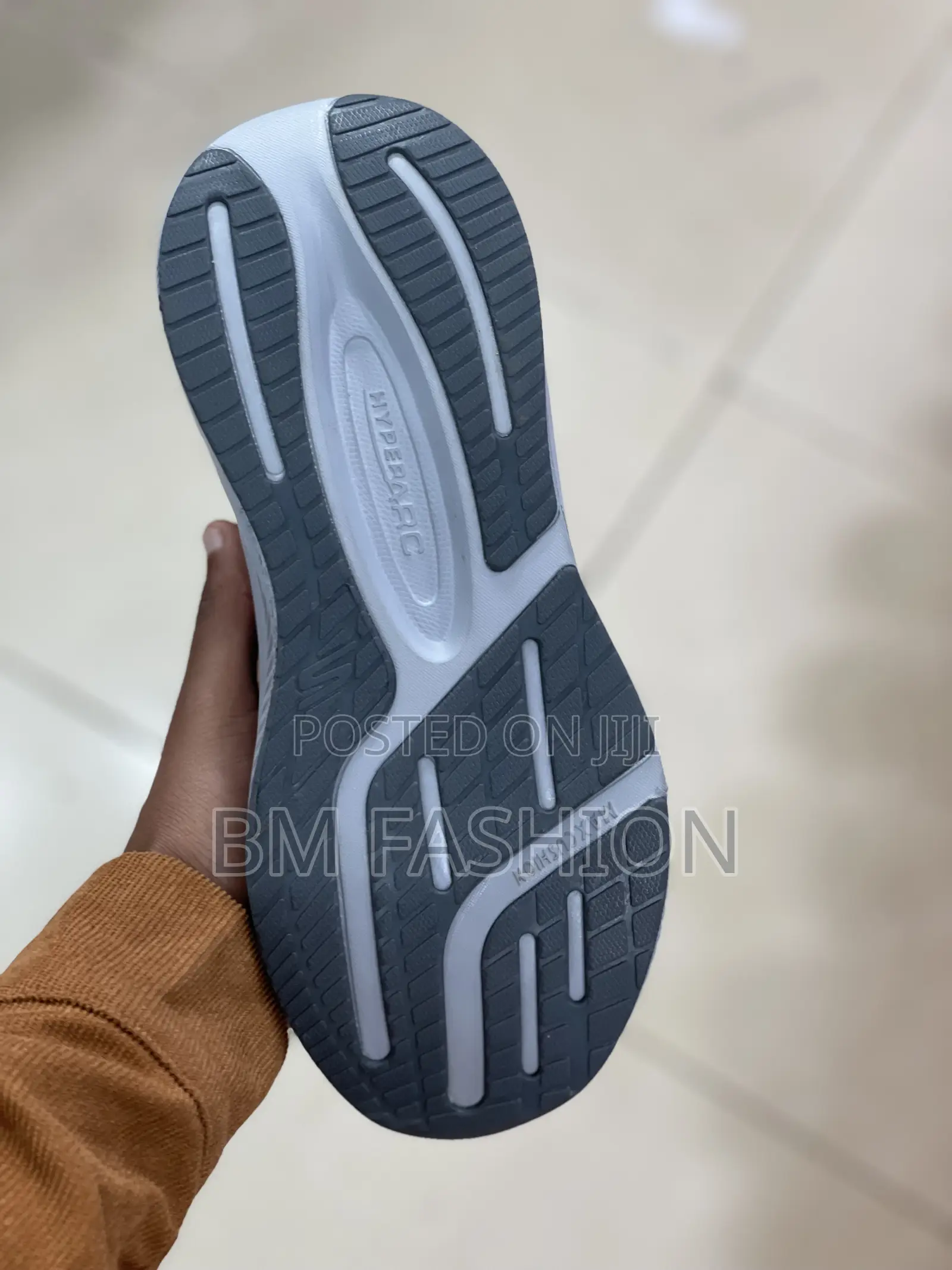 Skechers Quality Comfortable Gray Sneakers for Sports and Any Occasion