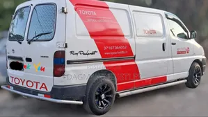 Toyota HiAce 2011 White