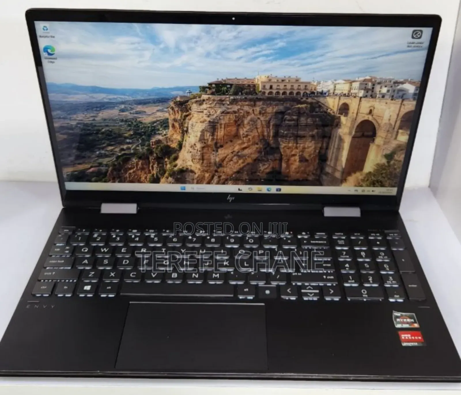 New Laptop HP Envy X360 8GB AMD Ryzen 5 SSD 256GB