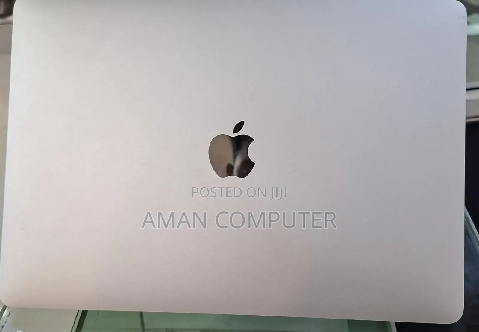 New Laptop Apple MacBook Pro 2022 M2 8GB Apple M2 SSD 512GB