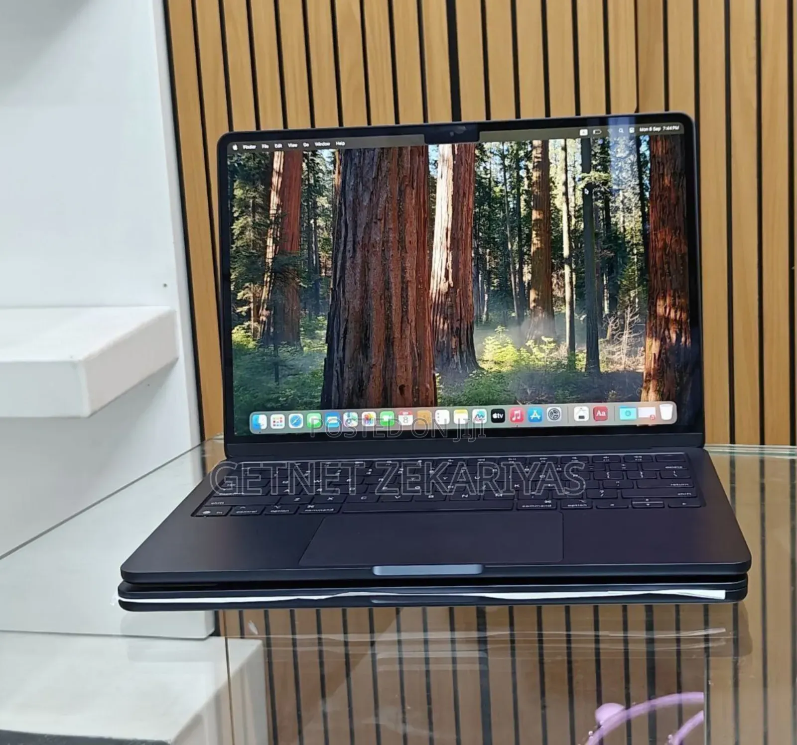 New Laptop Apple MacBook Air 2025 M4 13-Inch 16GB Apple M4 SSD 256GB