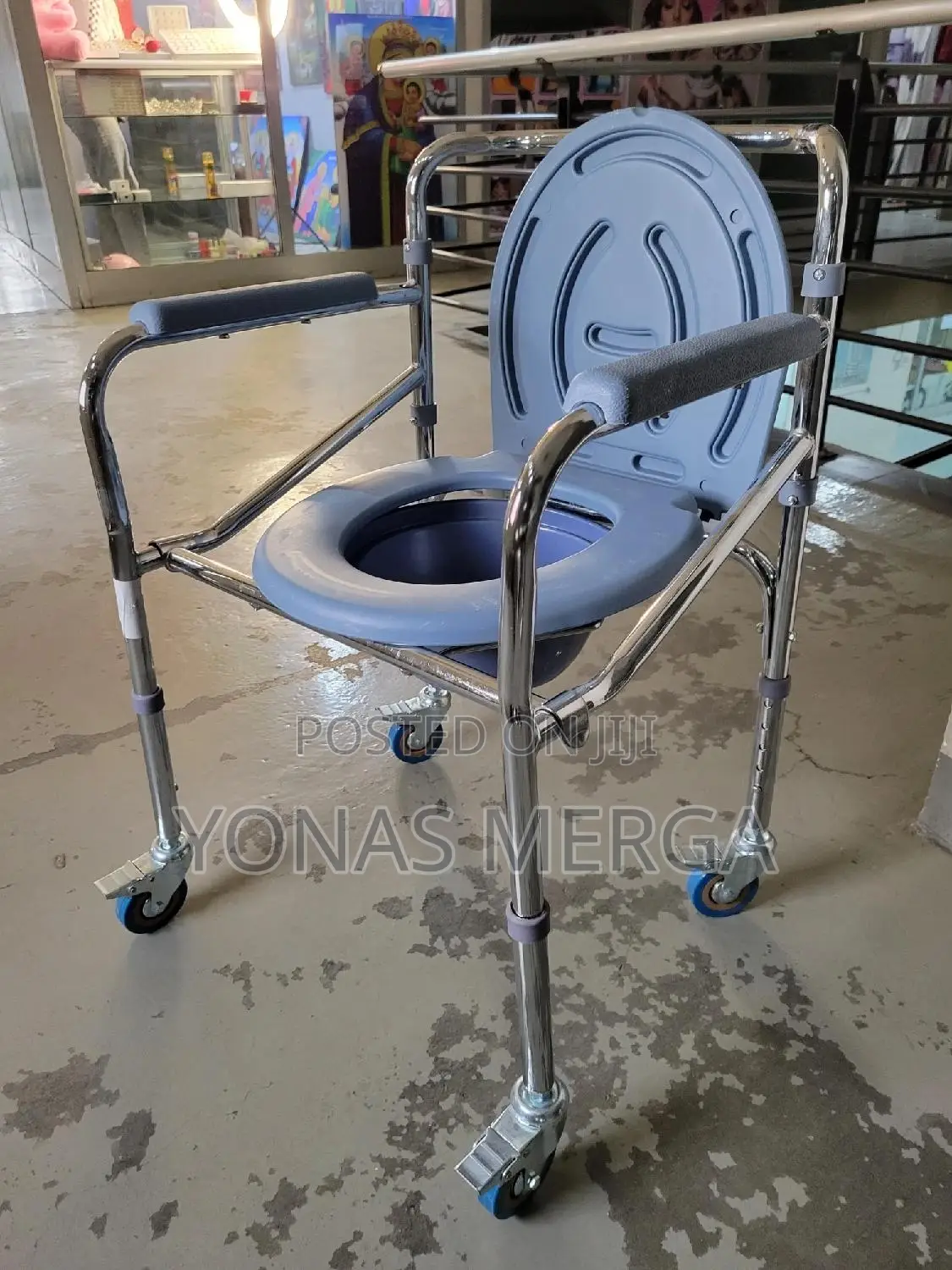 Toilet Chair兕雀commode Chair||Safety Rails,With Armrests,Drop-in Bucket