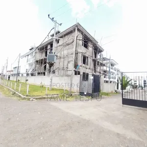 8bdrm House in ሀያት ዞን 6, Bole for sale