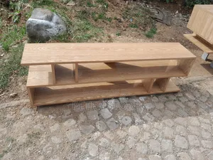 Simple 1.50cm Tv Stand በ Hock