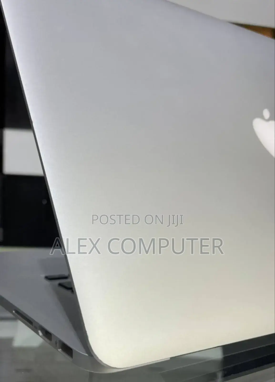 New Laptop Apple MacBook Pro 2015 8GB Intel Core I7 SSD 256GB