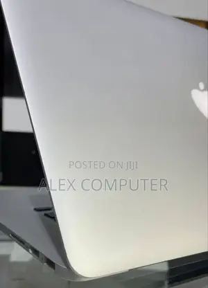 New Laptop Apple MacBook Pro 2015 8GB Intel Core I7 SSD 256GB