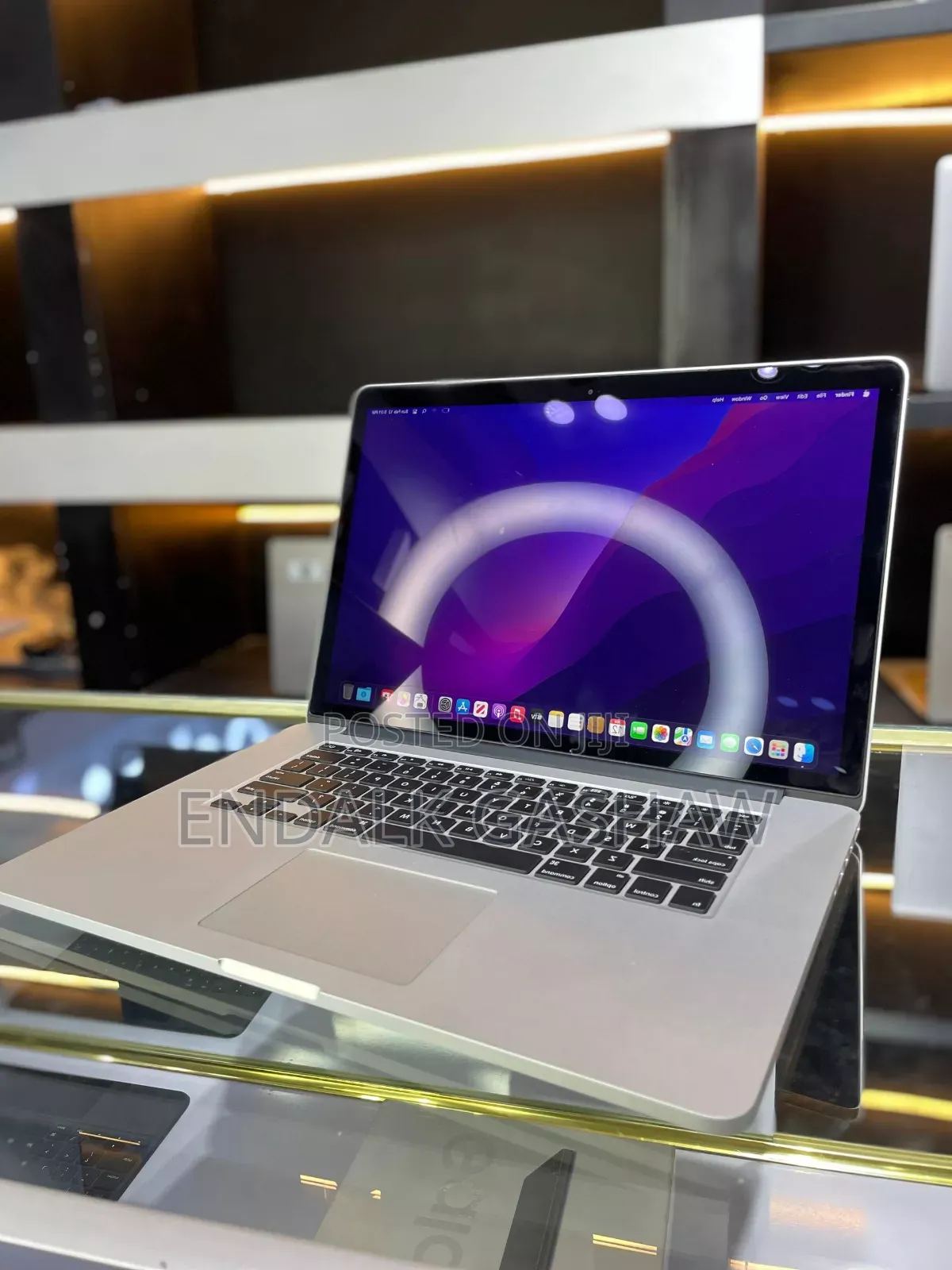 New Laptop Apple MacBook 2015 8GB Intel Core I7 SSD 256GB