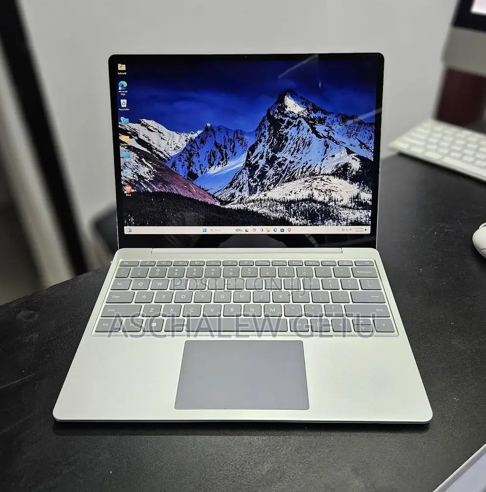 New Laptop Microsoft Surface 8GB Intel Core I5 SSD 128GB