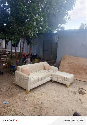 Sofa With Cream Five Sit 1