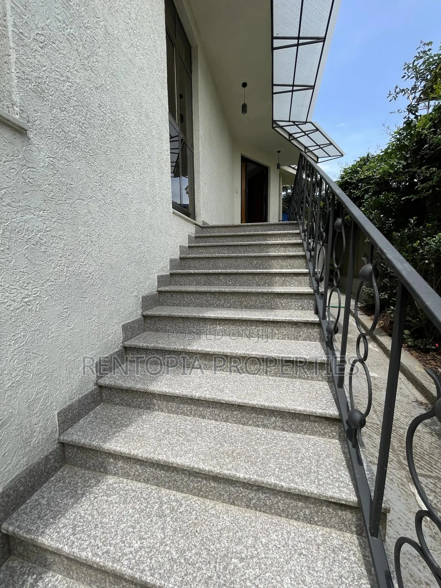 4bdrm Mansion in Bole for rent