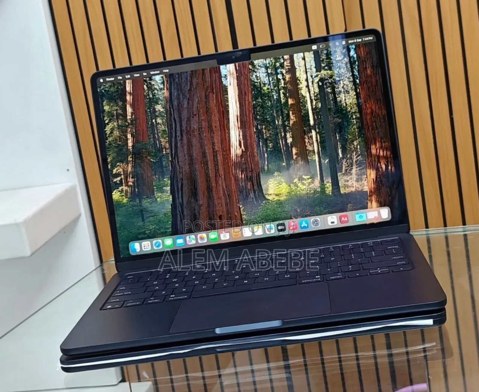 New Laptop Apple MacBook Air 2025 M4 13-Inch 16GB Apple M4 SSD 256GB
