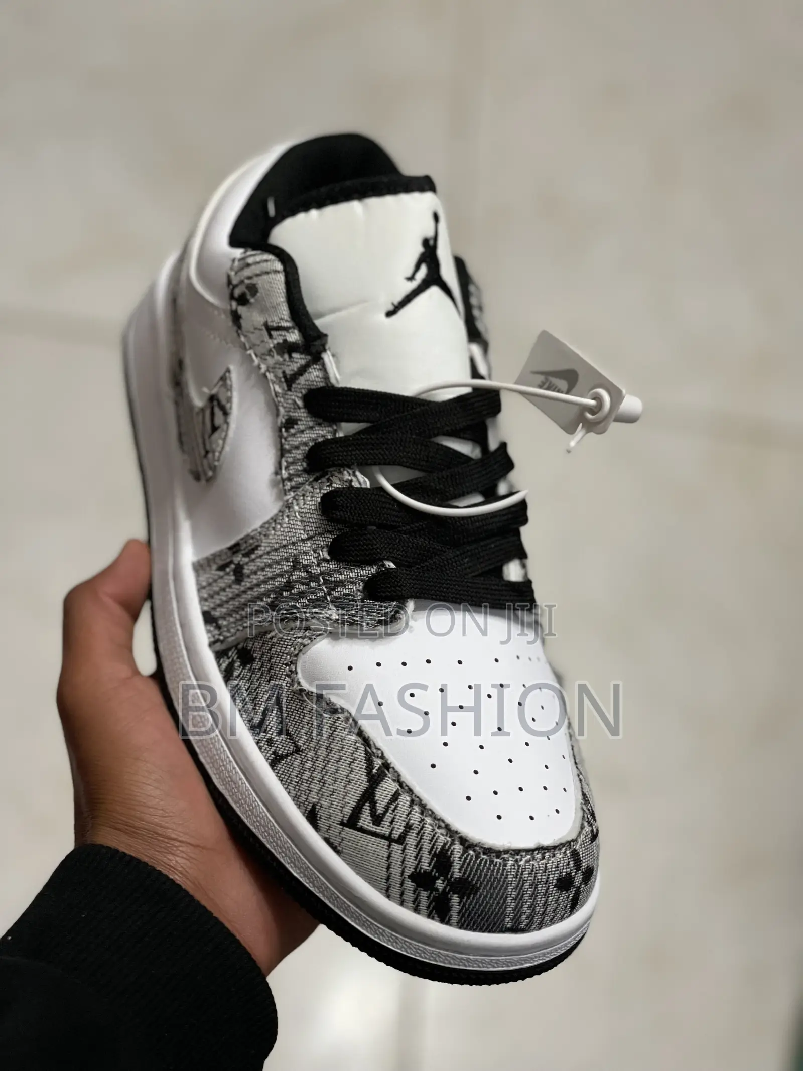 Air Jordan 1 Men’S Low Dunk Black and White