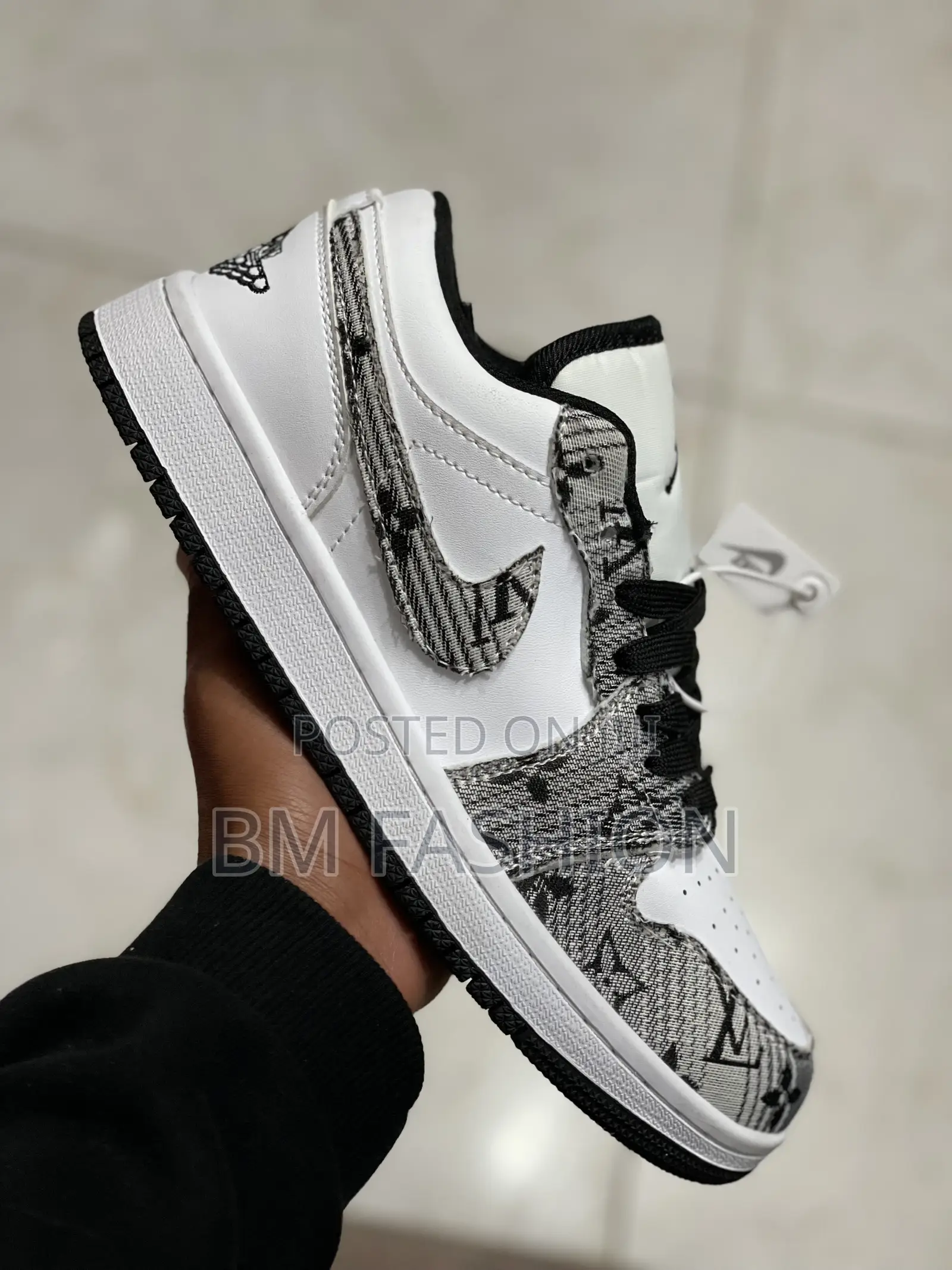 Air Jordan 1 Men’S Low Dunk Black and White