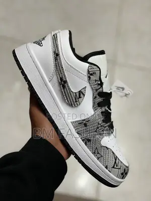 Air Jordan 1 Men’S Low Dunk Black and White