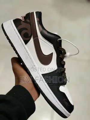 Jordan 1 Low Trainers Black/White Baroque