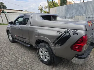 Toyota Hilux 2018 Gold