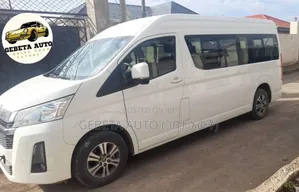 Toyota HiAce 2021 White