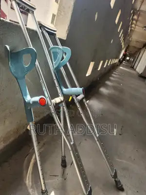 የብብት እና የክንድ ክራንች Crutches Axillary and Elbow213crutches妹6axillary New