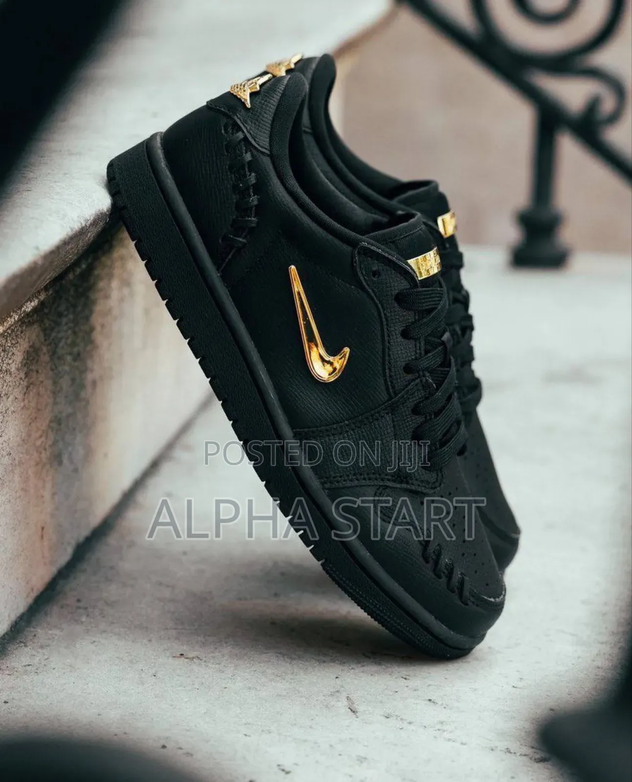 Air Jordan 1low Method of Make Black Metalic Gold Low Shoes for Men's