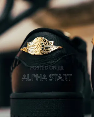 Air Jordan 1low Method of Make Black Metalic Gold Low Shoes for Men's