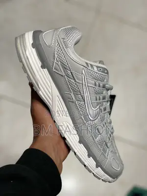 Nike Men’S Sneakers Silver Color Comfortable Sneakers
