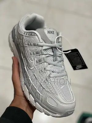 Nike Men’S Sneakers Silver Color Comfortable Sneakers