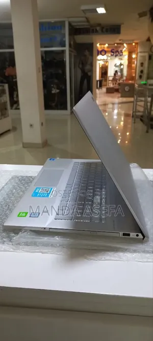New Laptop HP Envy 17 16GB Intel Core I7 SSD 512GB