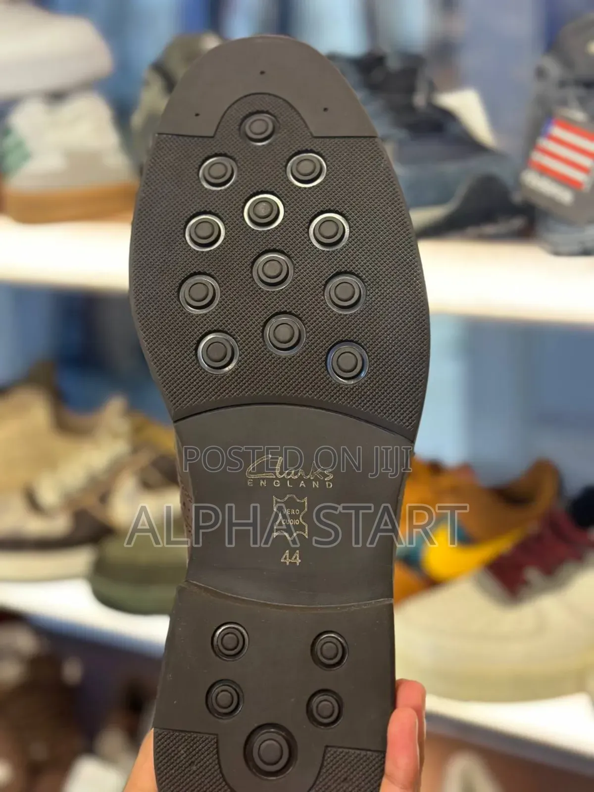  Clark's Tm 
High Master Quality Brwin Color Made in Vietnam