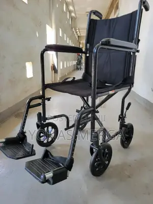 Folding Wheelchair爰耆wilcher=Manually Push the Wheelchair for Movement.