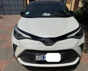 Toyota C-HR LE 2021 White
