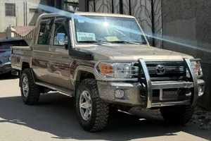 Toyota Land Cruiser 2016 Gold