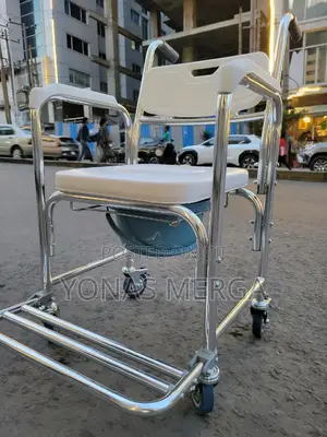 Toilet Chair膀臨elderly, Disabled,Or Those Recovering From an Injury