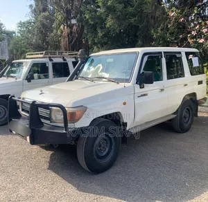 Toyota Land Cruiser 4.5 V8 GX-R 2013 White