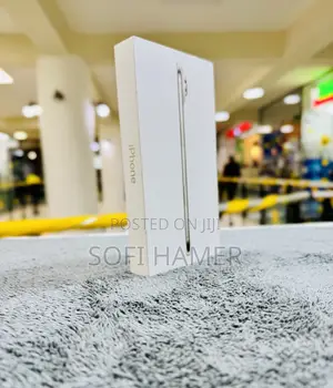 New Apple iPhone 17 256 GB Gold