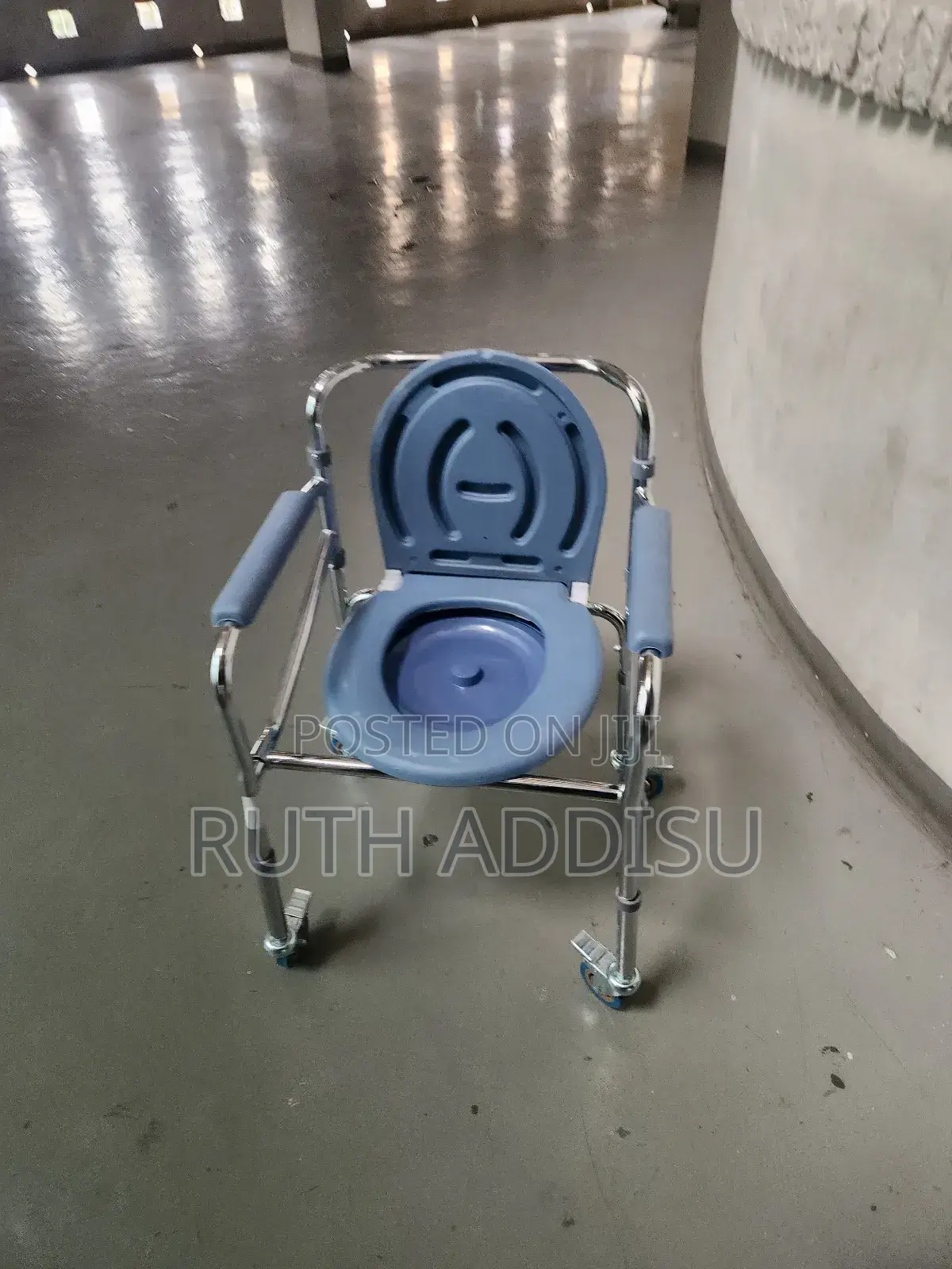 Commode Four Wheels Wheelchair者或toilet Wheelchair丸及shower Commode New