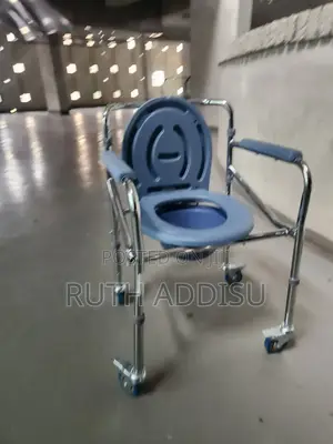 Commode Wheelchair較高foldable Wheelchair轟動toilet Wheelchair考量wheelchair