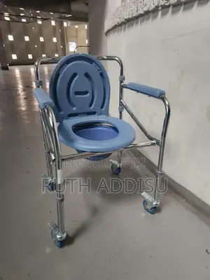 Commode Chair With Four Wheels Wheelchair求情wheelchair Medical Toilet