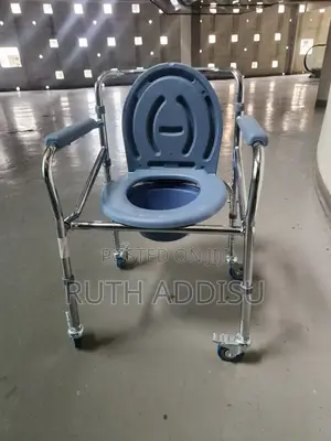 Four Wheels Wheelchair轟炸commode Wheelchair俠士commode Wheelchair Medical