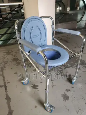 Commode Multifunctional Wheelchair奔馳commode Wheelchair庫存wheelchair